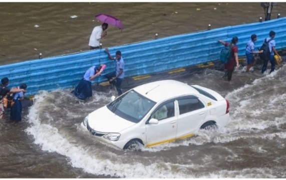 Mumbai Rains: Normal life disrupted due to waterlogging, traffic snarl
