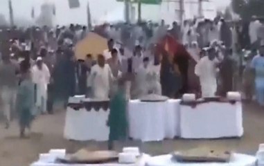 Pakistanis hungry enough to finish entire wedding food in 2 minutes?