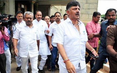 Скачать видео: Karnataka Crisis: Rebel Congress-JDS MLAs submit fresh resignations