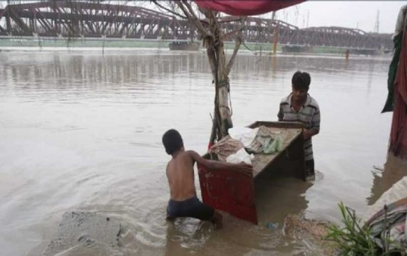 Flood alert in Delhi: Evacuation begins in low-lying areas near Yamuna