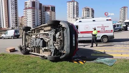 Sivas’ta kaza yapan minibüs devrildi: 1 yaralı