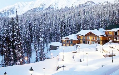 Season's First Snowfall In Gulmarg, Srinagar: Ground Report