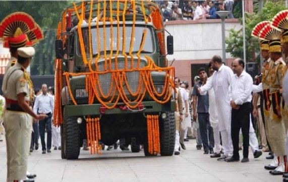 Arun Jaitley cremated with full state honours at Nigambodh Ghat