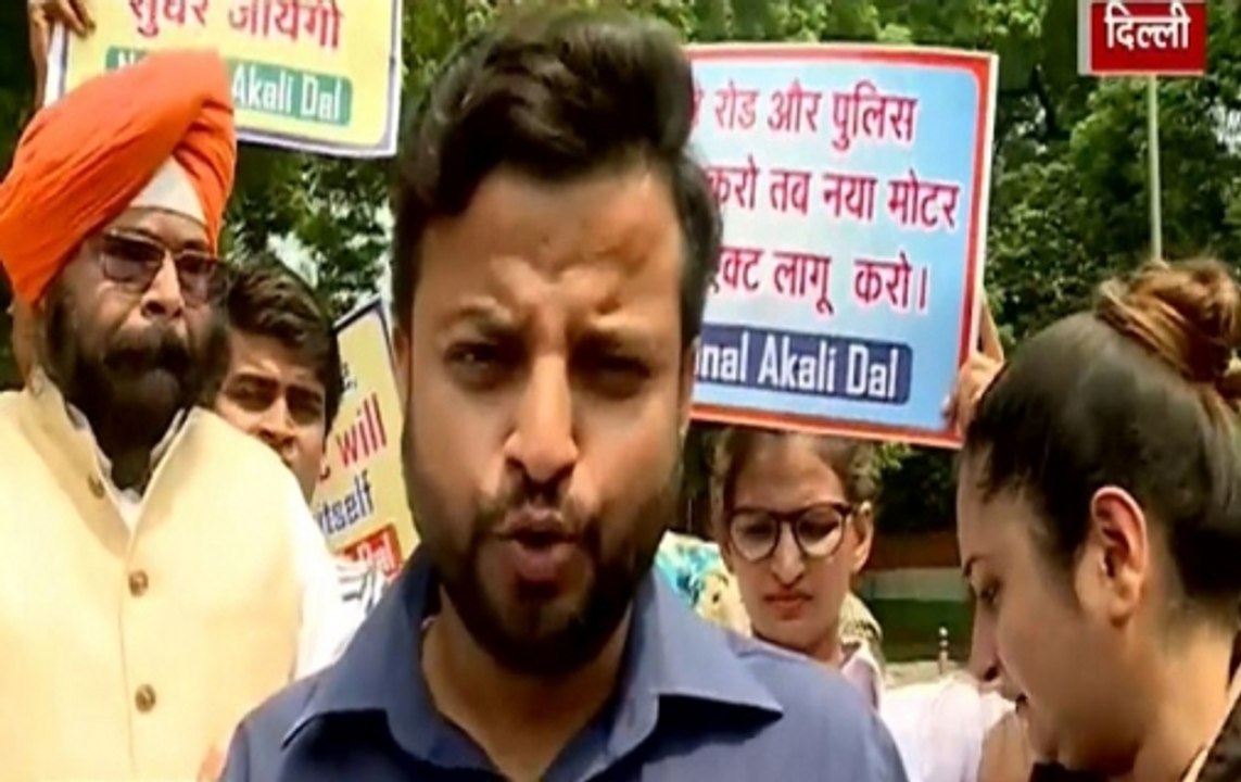 Delhi: People Protest Against New Traffic Rules At Jantar Mantar
