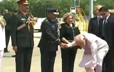 PM Modi Wins Hearts With 'Swachh America' Gesture In Houston