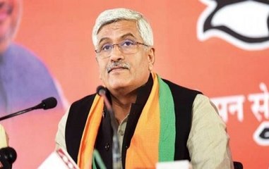 Union Minister Gajendra Singh Shekhawat Travels In Delhi Metro