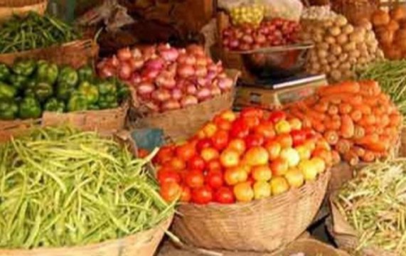 Khalnayak: Tomato Rates Rise In Pak, Minister Says Eat Tiddi Biryani