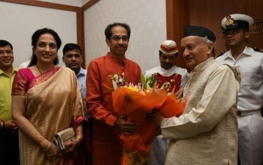 Скачать видео: Uddhav Thackeray Meets Maharashtra Governor Bhagat Singh Koshyari