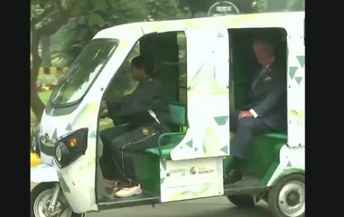 Prince Charles Enjoys e-Rickshaw Ride On India Visit