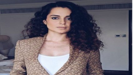 Kangana Turns Into A Ticket Vendor At CST station To Promote 'Panga'