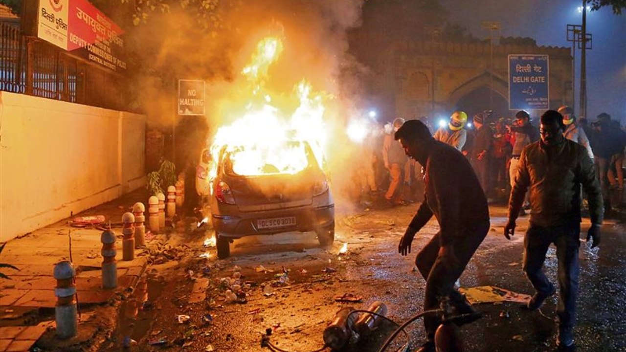 Why And How Anti-CAA Protests Turned Violent Near Dilli Gate?