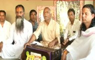 BHU Professor Feroz Khan's Father Performs Kirtan, Does Gau Seva