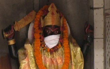 Air pollution: Idols In Varanasi Temple Get Masks
