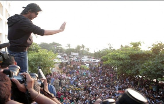 Shah Rukh Khan’s Fans Gather At Mannat To Wish Him On His Birthday