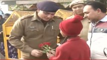 Delhi School Girl Offers Flower To Police For Ensuring Peace