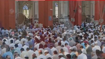 Here's How Chinese Companies Prohibit Pakistanis From Offering Namaz
