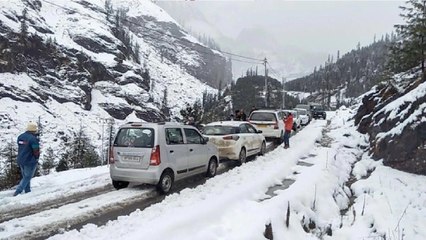 Mercury Drops In Delhi After Heavy Snowfall In Hills