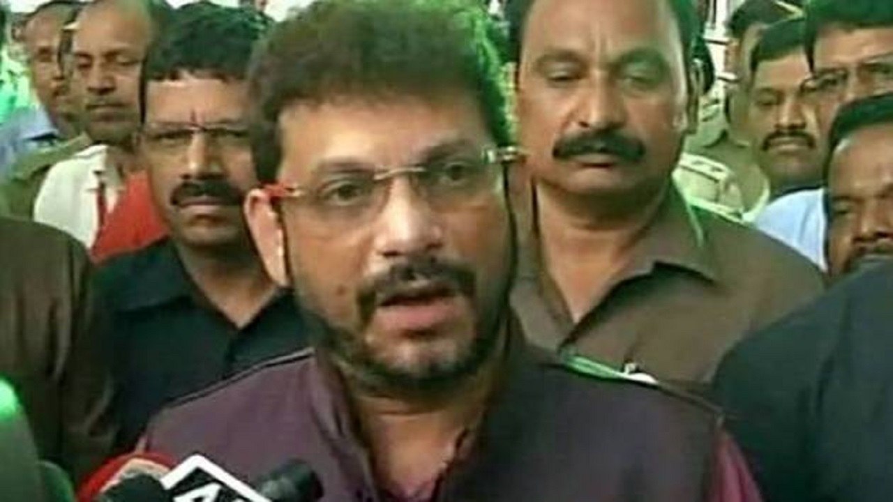 Reactions Of Political Parties Over Waris Pathan's Statement