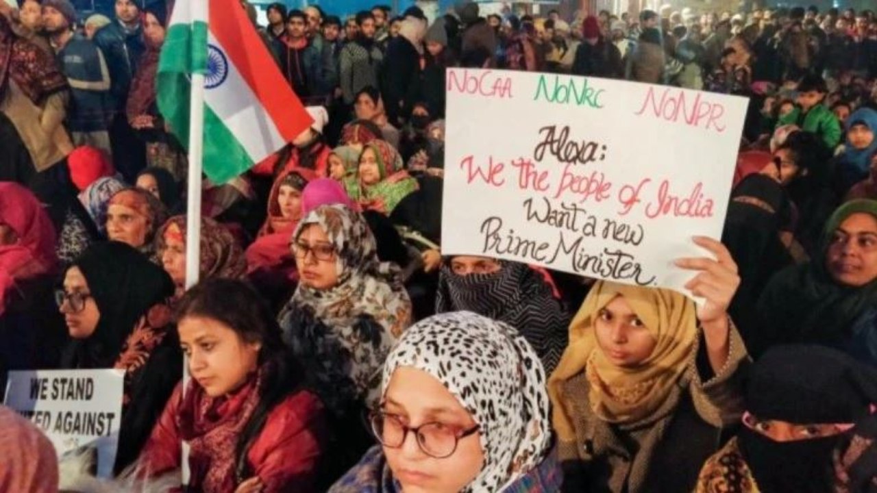 Delhi: Anti-CAA Protesters Open Roads For Schoo...