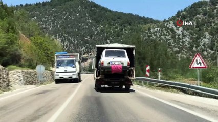 Kamyonet kasasında sebze meyve değil otomobil taşıdılar... O anlar kamerada