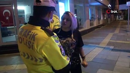 Kısıtlama saatlerinde alkollü yakalandılar, ortalığı birbirine kattılar