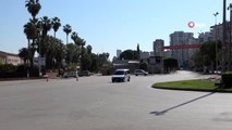 Adana'nın cadde ve sokakları bomboş kaldı