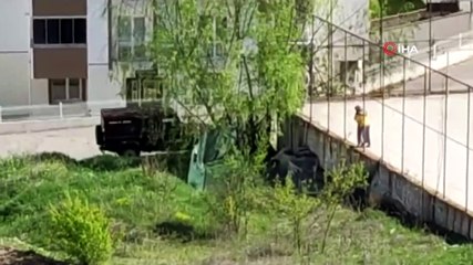 Kadınlardan futbol sahasında ilginç oyun