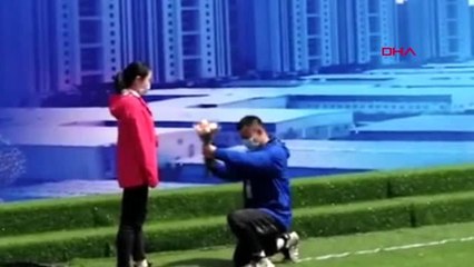 Vuhan'da salgınla mücadele eden doktordan birlikte çalıştığı hemşireye evlenme teklifi