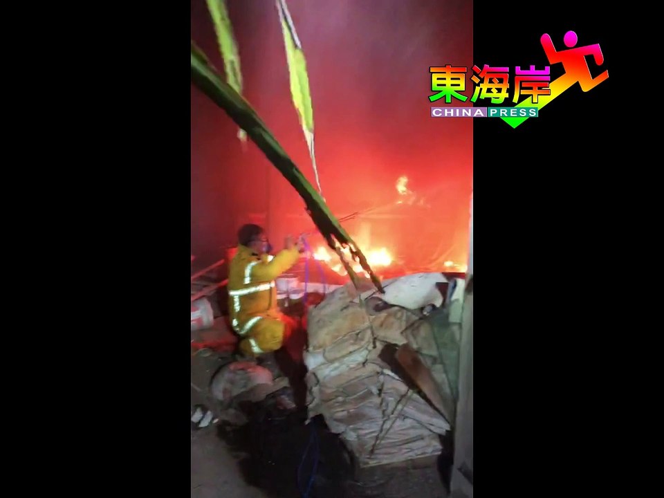 未消毒先助灭火　<br/>  志愿消毒充当一日消拯员