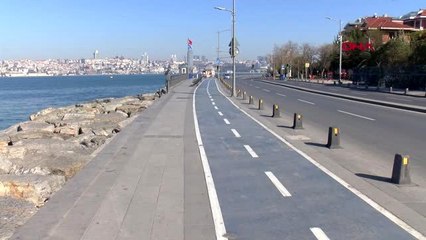 ÜSKÜDAR MEYDANI MARTI VE GÜVERCİNLERE KALDI