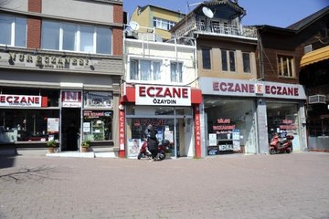 Sokağa çıkma yasağında eczane ve fırınlar hizmet vermeye devam ediyor