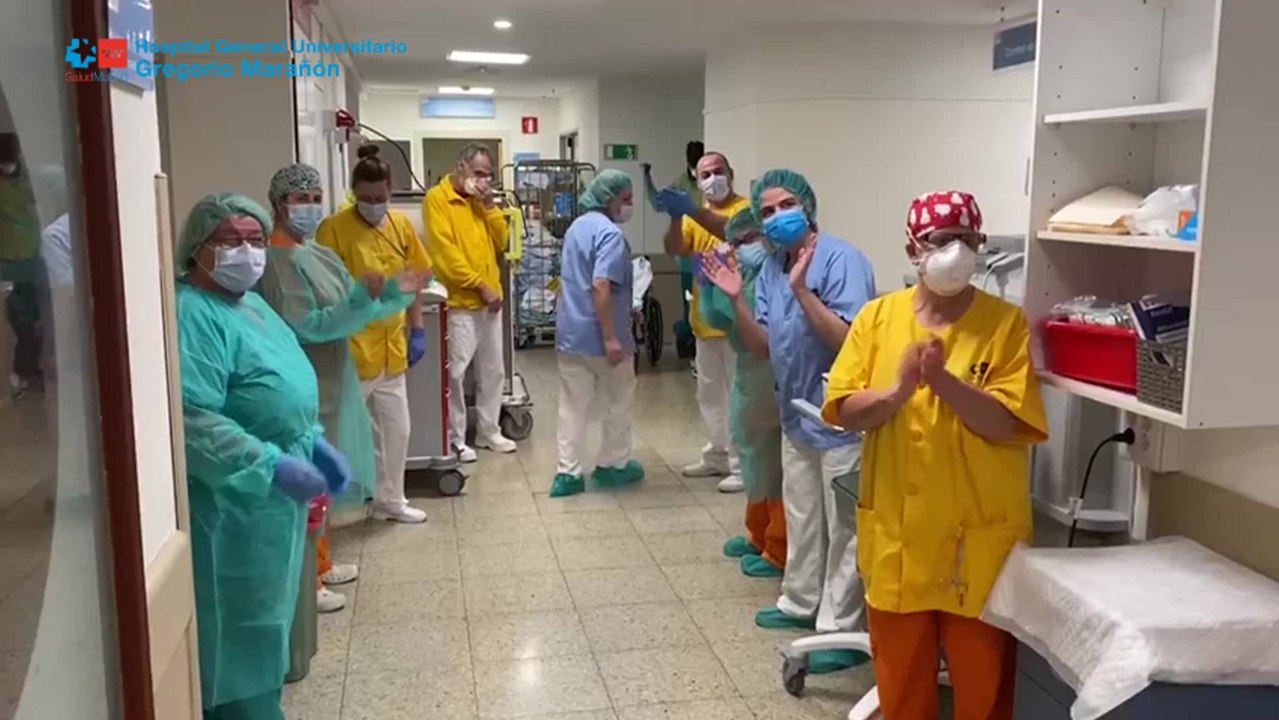 Recibe el alta definitiva el paciente de Covid-19 más joven del Marañón