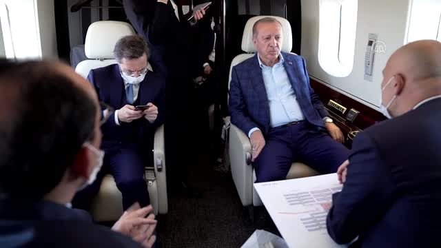 Cumhurbaşkanı Erdoğan yapımı devam eden hastaneleri havadan inceledi