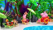 Peppa Pig swims at the Pools of the Water Park Playmobil