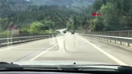 ADANA Tehlikeye aldırmadan otomobil taşıdı