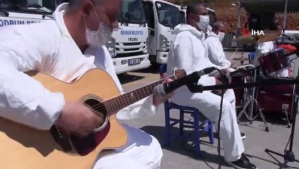 Temizlik işleri ekibinden 150 kişilik dev koro