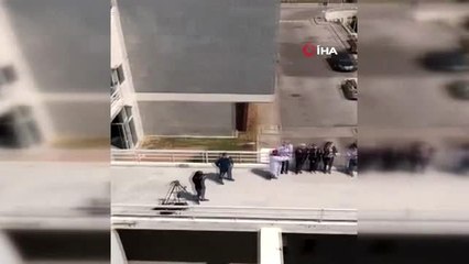 - Lübnan'da hastane önünde sağlık çalışanlarına destek konseri