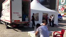 Arnavutköy'de gönüllüler sokağa çıkma kısıtlamasına rağmen kan bağışını sürdürdü