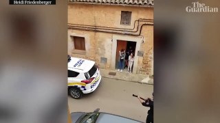 Spanish police sing to families during coronavirus lockdown in Mallorca