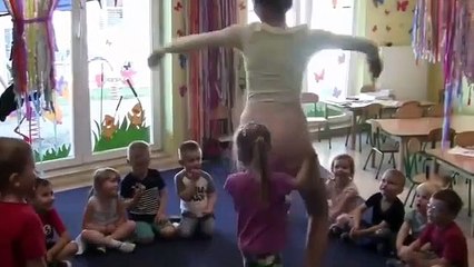 Avec une maitresse comme ça les enfants vont vite retourner à l'école