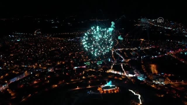 Nevşehir Kalesi'nde havai fişek gösterisi
