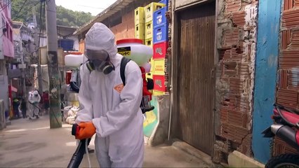 Favelas do Rio desinfectadas... pelos moradores!