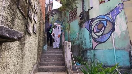 Favelas do Rio desinfectadas... pelos moradores!