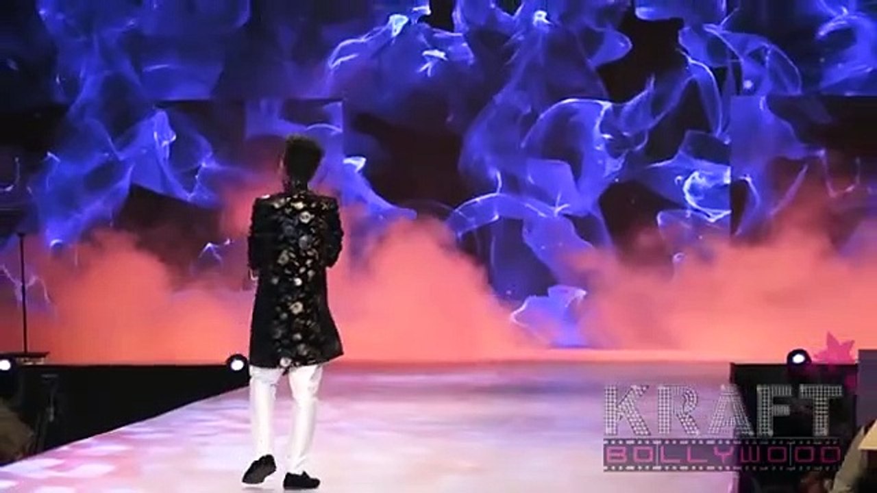 Salman_Ali_LIVE_Performance_in_front_of_Amitabh_Bachchan_|_Bombay_Times_Fashion_Week(360p)