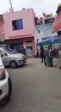 मंदसौरः सोशल डिस्टेंसिंग की धज्जियां उड़ाते नजर आए पूर्व विधायक