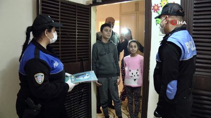 Çocuklara Zafer amcalarından çikolata