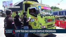 Komunitas Sopir Truk Bagikan Masker Ke Pengendara