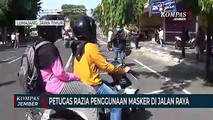 Petugas Razia Penggunaan Masker di Jalan Raya