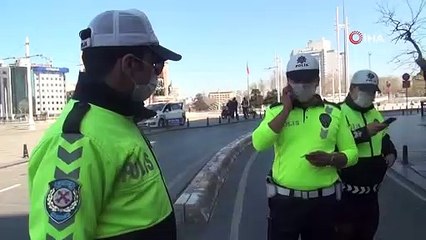 Taksim’de sokağa çıkma kısıtlamasını delen ehliyetsiz sürücüye ceza
