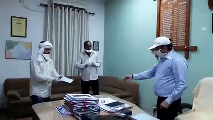 जबलपुर: जनता की सेवा में जुटे भाजपा नेता, मदद के लिए दिए 1 लाख रुपए